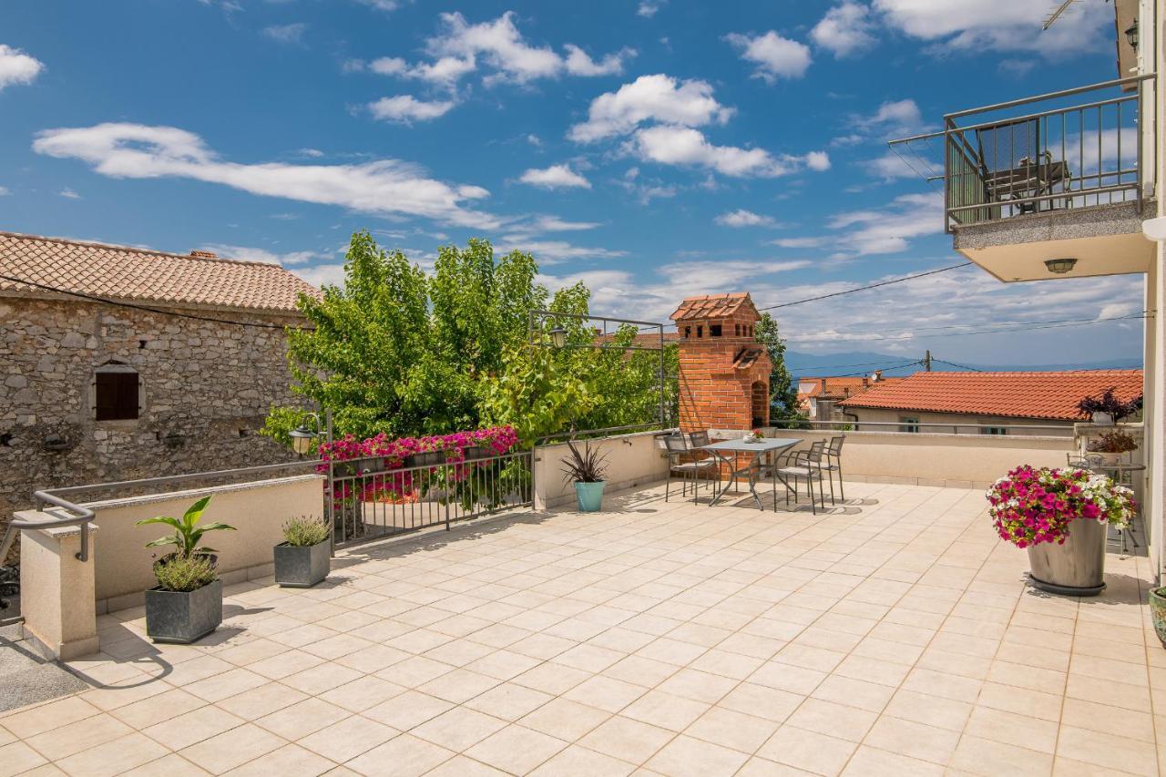 Apartment Marina Malinska Bagian luar foto