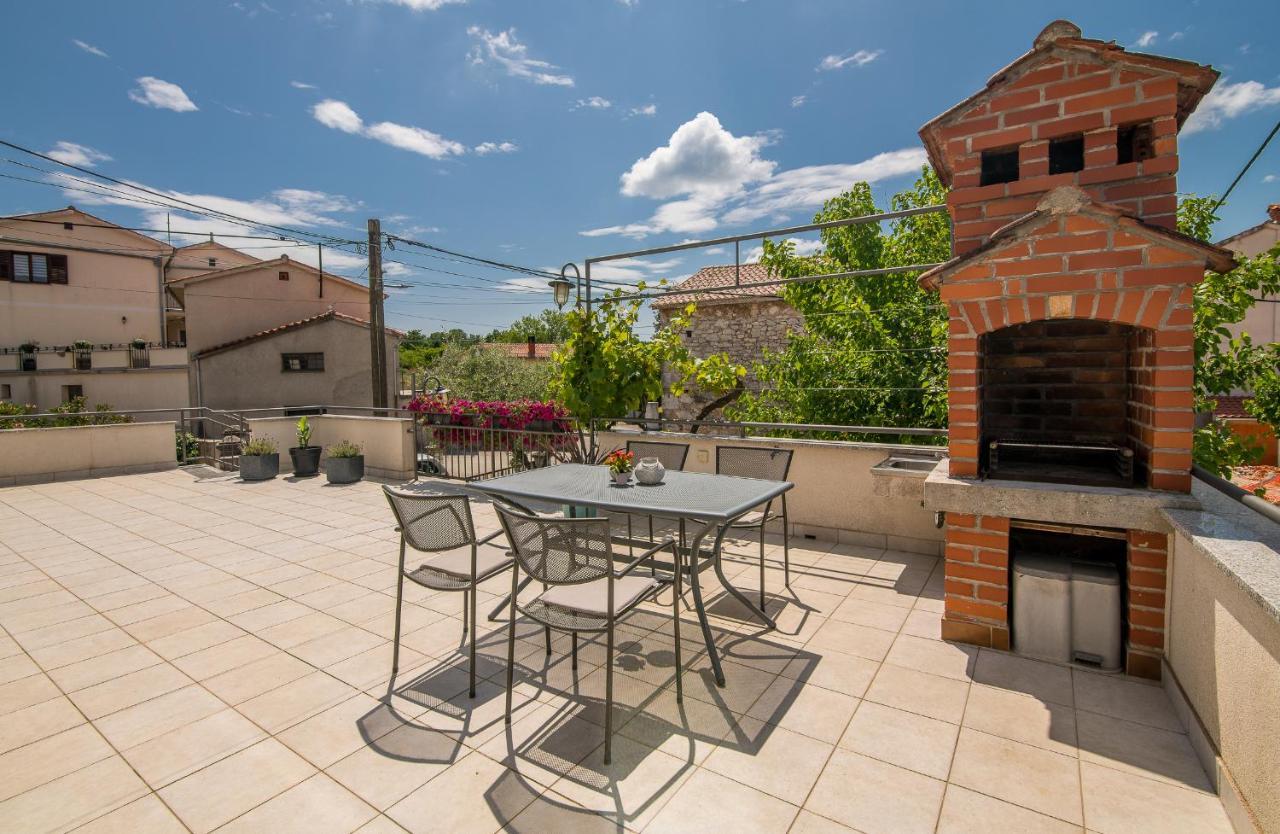 Apartment Marina Malinska Bagian luar foto